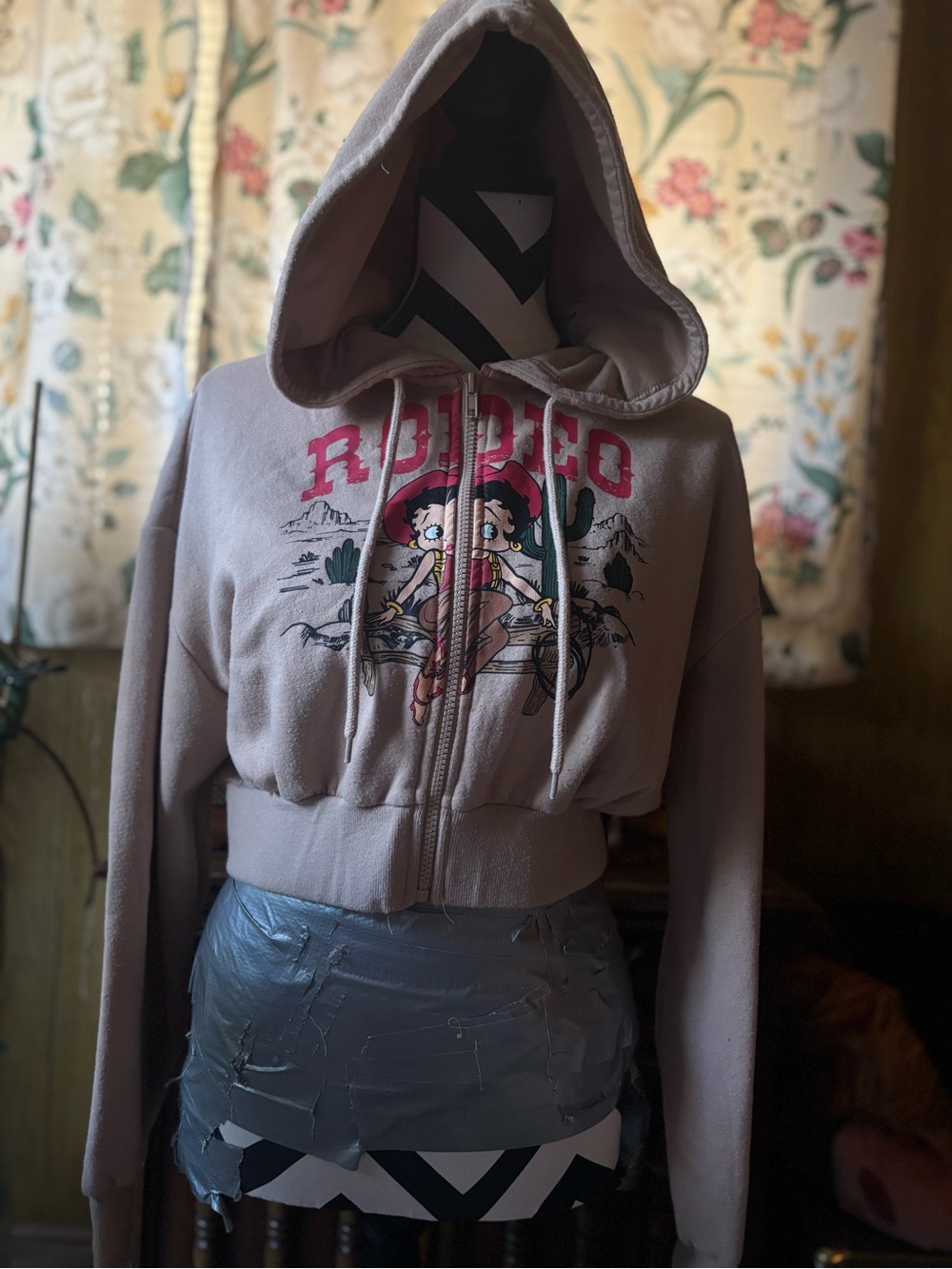 Betty Boop Rodeo Zip-Up - Picture 2 of 6